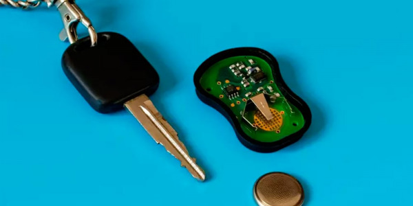 Замена батарейки в автомобильном ключе